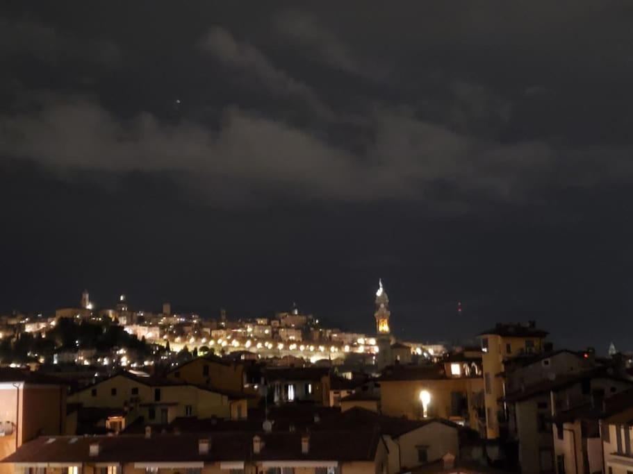 "La Me Ca" Intero Appartamento In Centro Con Vista Sui Colli 贝尔加莫 外观 照片